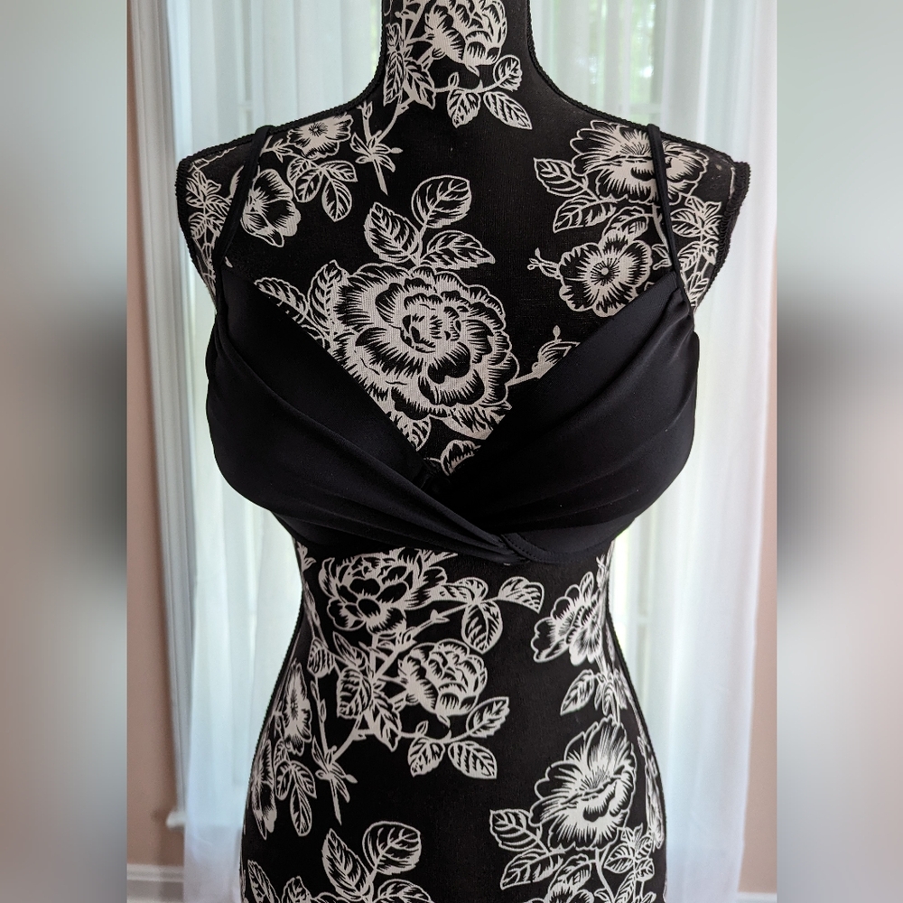 Candie's Black swimsuit top bra Size Large